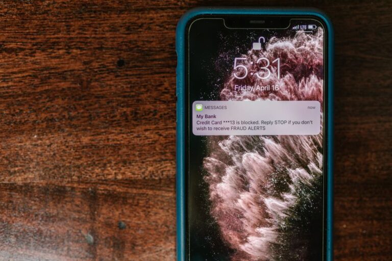 Notificación de cuenta bloqueada en un smartphone